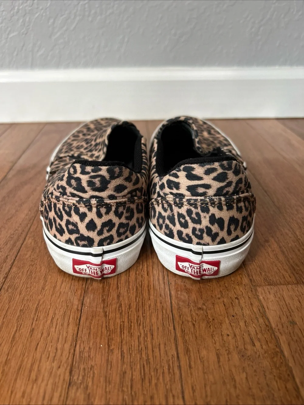 Vans Sneakers Slip On Shoes Leopard Print Women’s Size 8.5 Black Brown